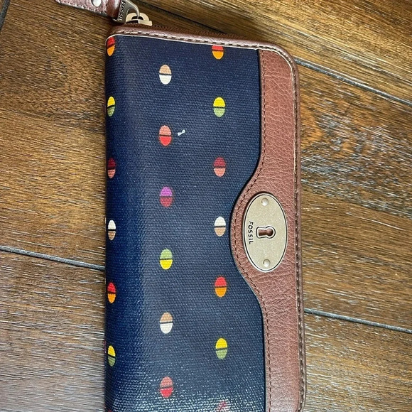 NWOT Fossil wallet - Picture 6 of 9
